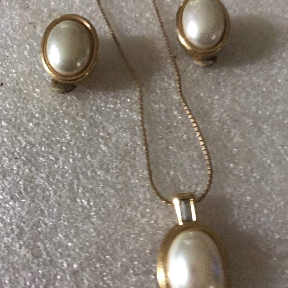 Vintage Avon gold ton set